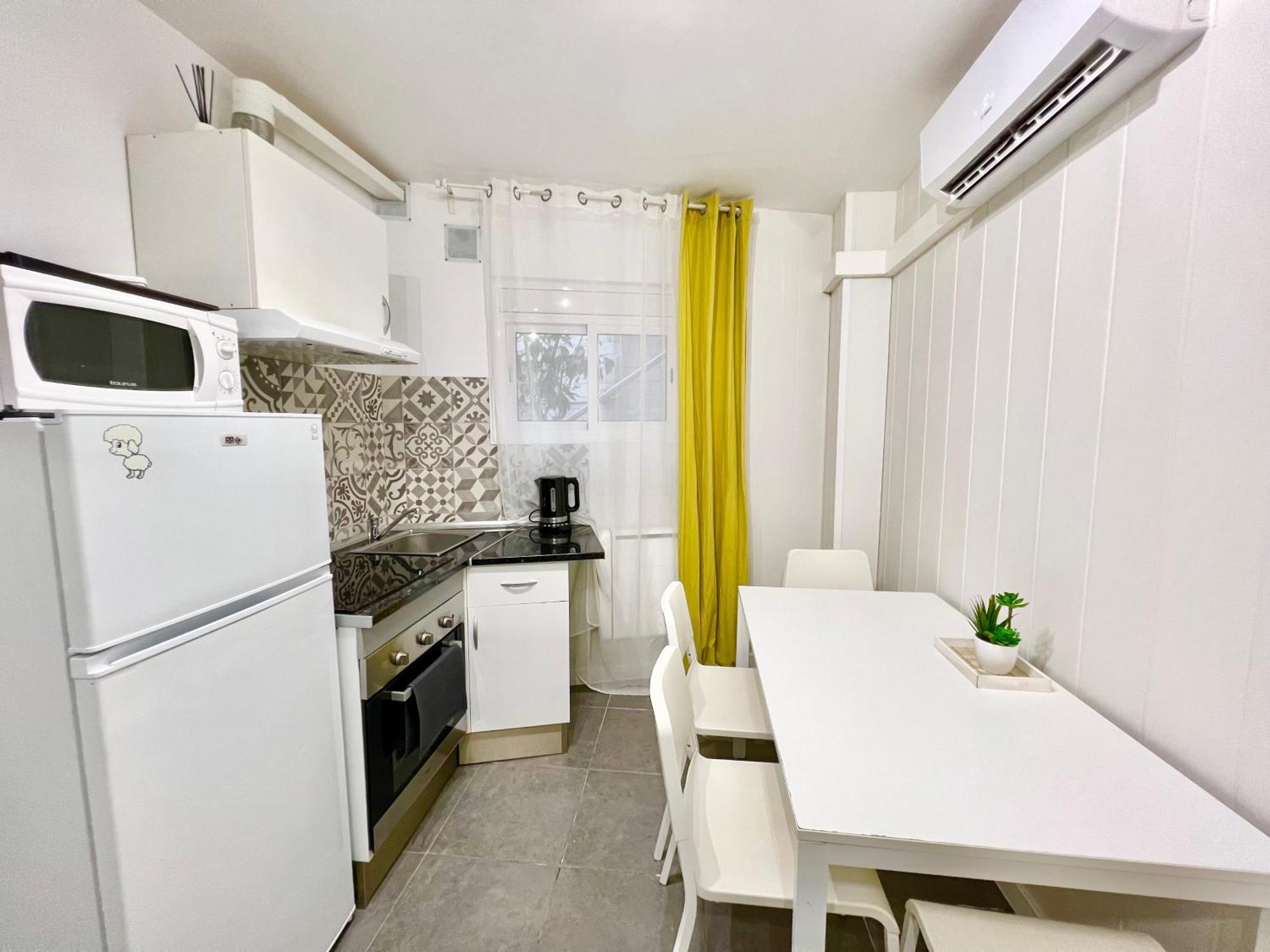 Cozy Suite Apartment, Wifi! Santa Coloma de Gramanet Εξωτερικό φωτογραφία