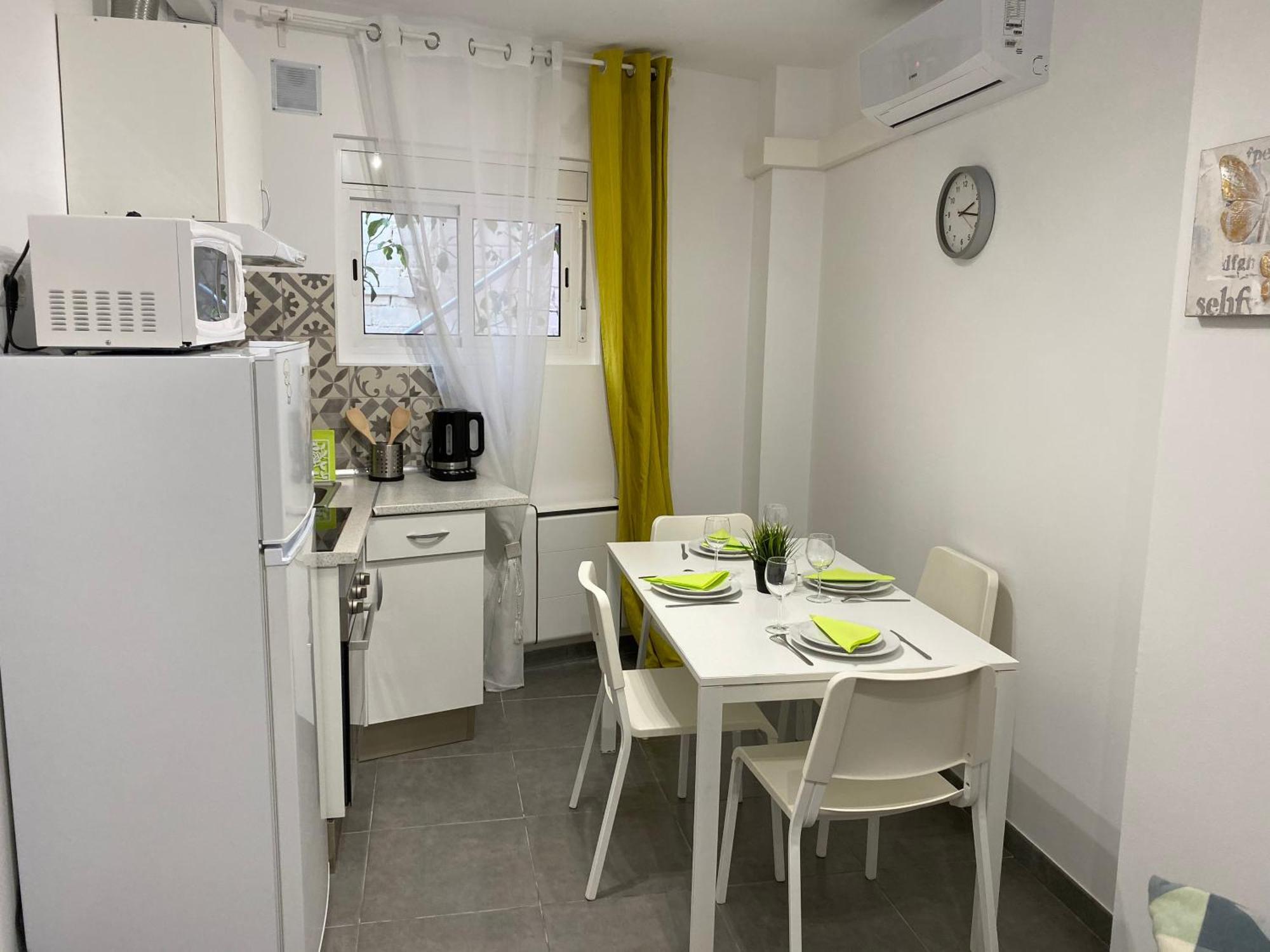 Cozy Suite Apartment, Wifi! Santa Coloma de Gramanet Εξωτερικό φωτογραφία